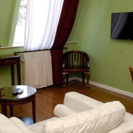 Prestige Palace - Esquisse Hotel Tbilisi Bagian luar foto