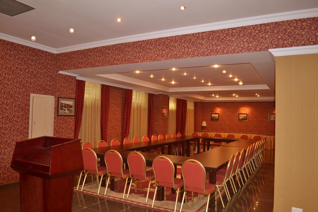 Prestige Palace - Esquisse Hotel Tbilisi Bagian luar foto