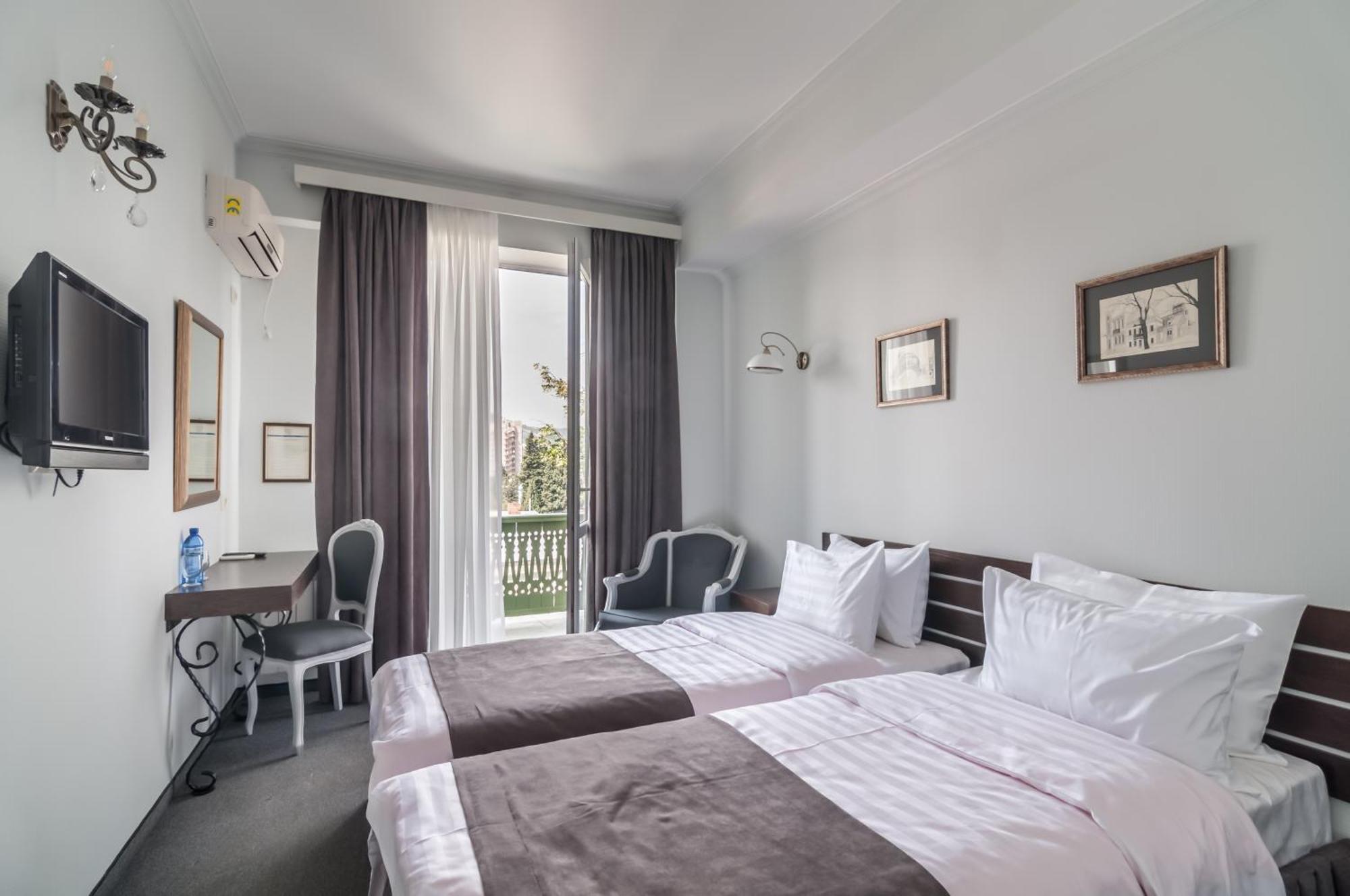 Prestige Palace - Esquisse Hotel Tbilisi Bagian luar foto