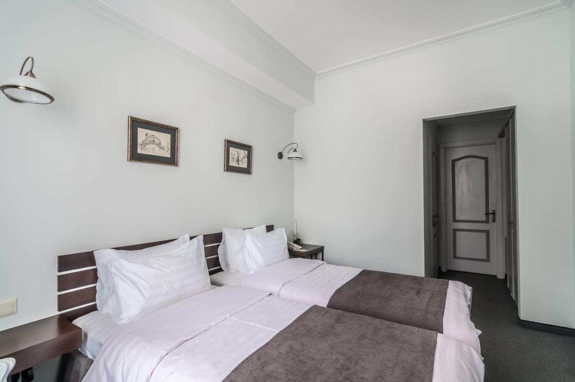 Prestige Palace - Esquisse Hotel Tbilisi Bagian luar foto