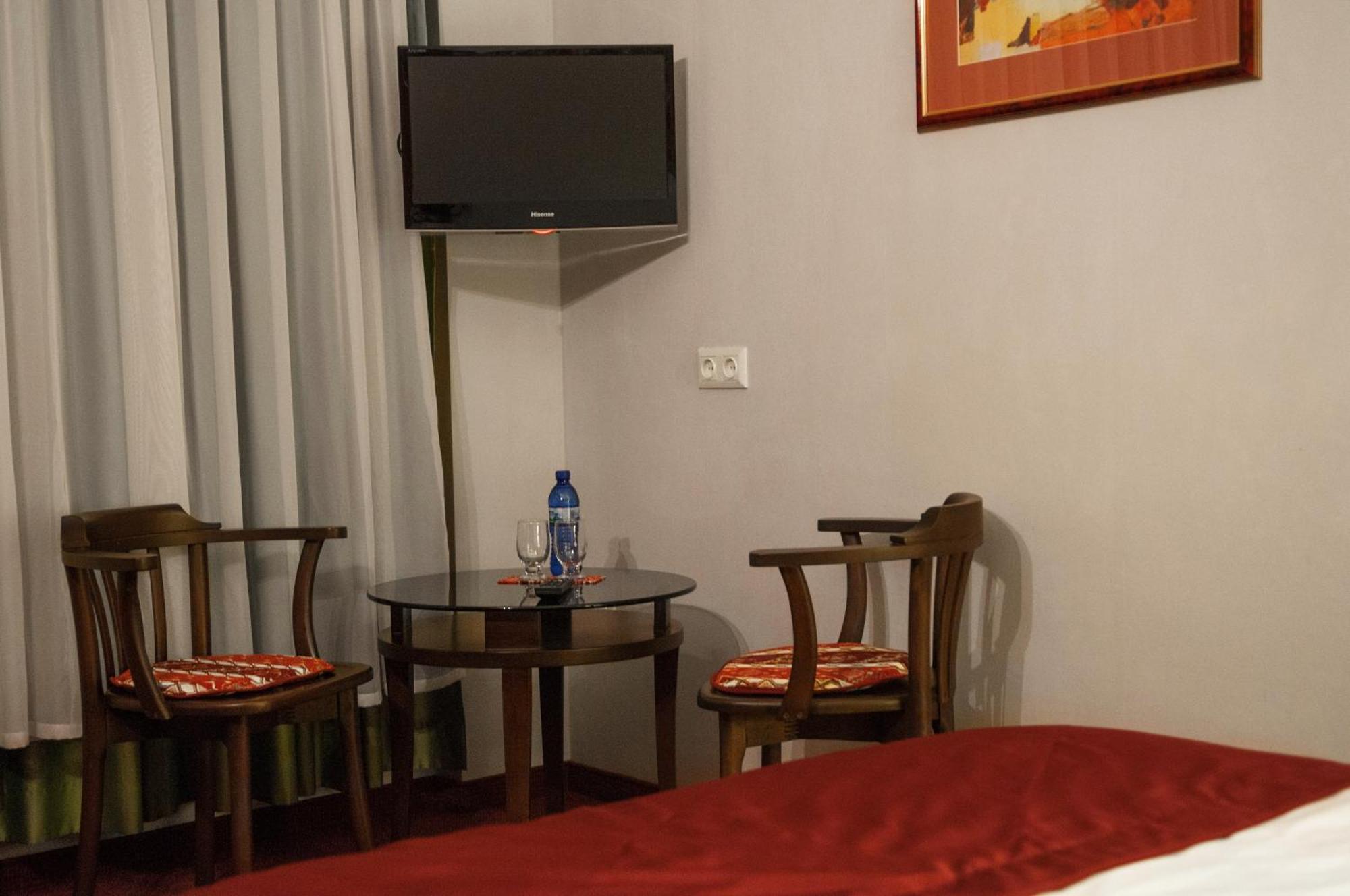 Prestige Palace - Esquisse Hotel Tbilisi Ruang foto