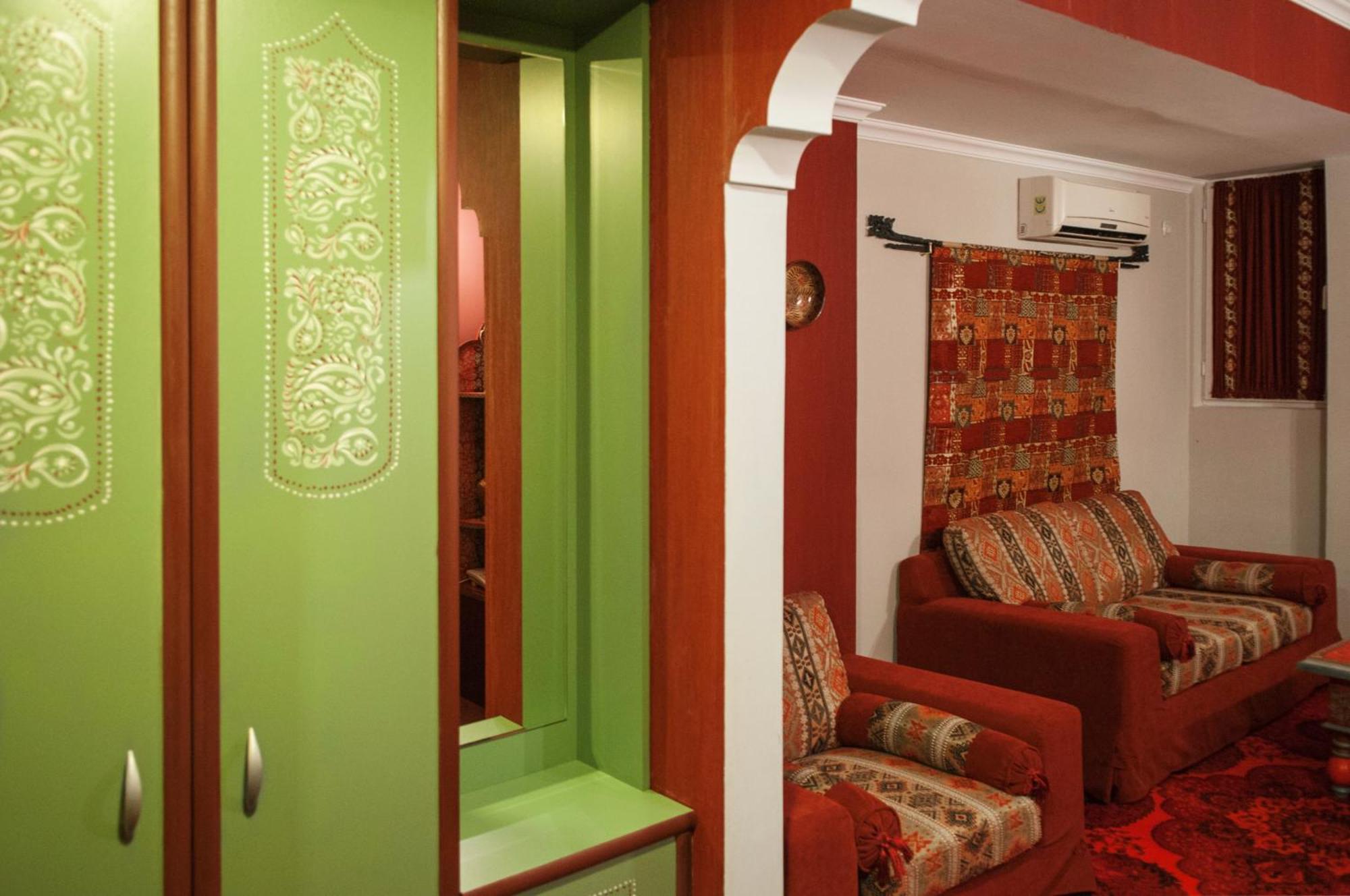 Prestige Palace - Esquisse Hotel Tbilisi Bagian luar foto