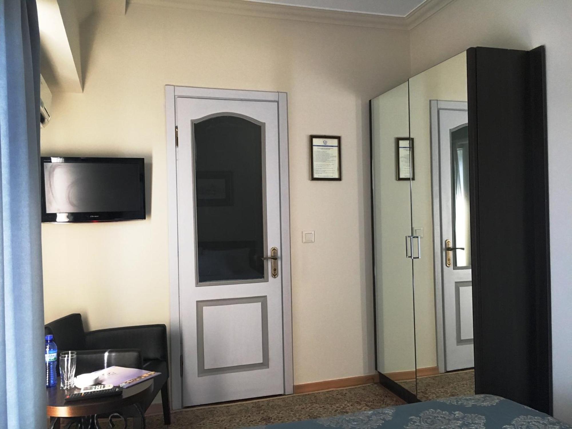 Prestige Palace - Esquisse Hotel Tbilisi Ruang foto
