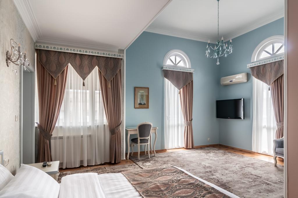 Prestige Palace - Esquisse Hotel Tbilisi Bagian luar foto