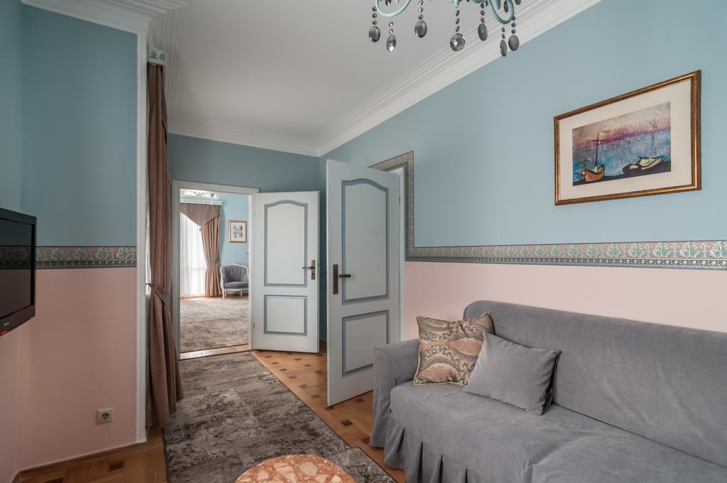Prestige Palace - Esquisse Hotel Tbilisi Bagian luar foto