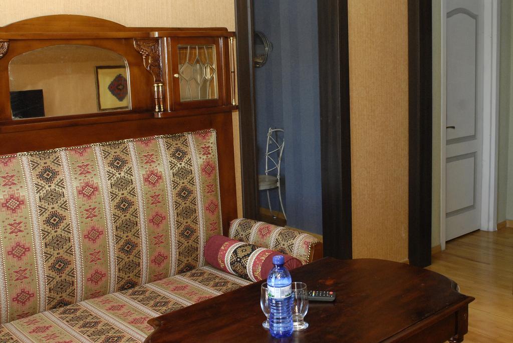 Prestige Palace - Esquisse Hotel Tbilisi Bagian luar foto
