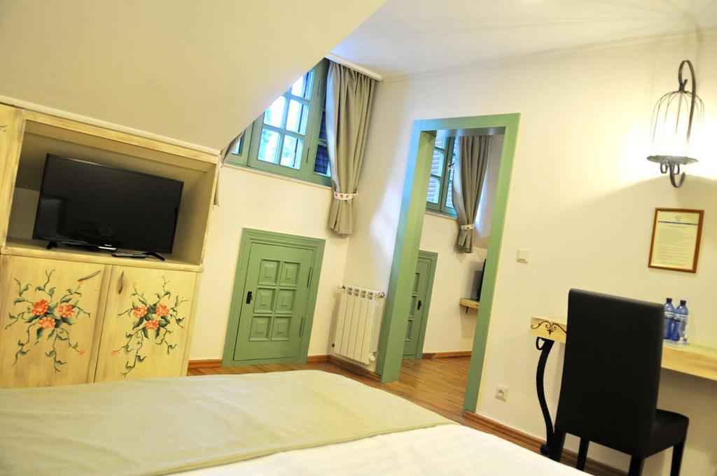 Prestige Palace - Esquisse Hotel Tbilisi Bagian luar foto