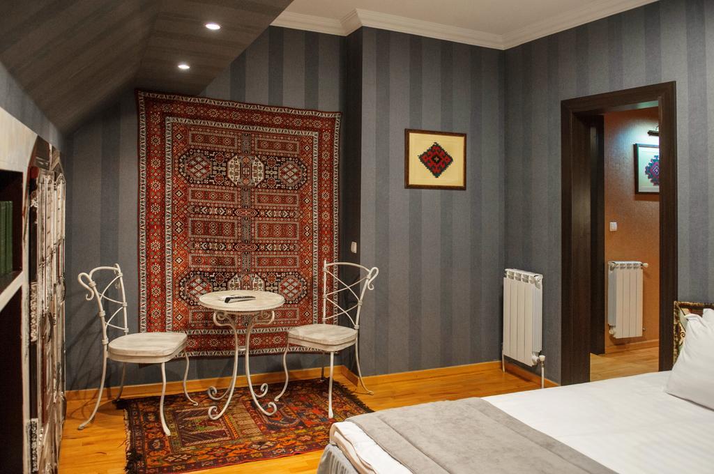 Prestige Palace - Esquisse Hotel Tbilisi Bagian luar foto